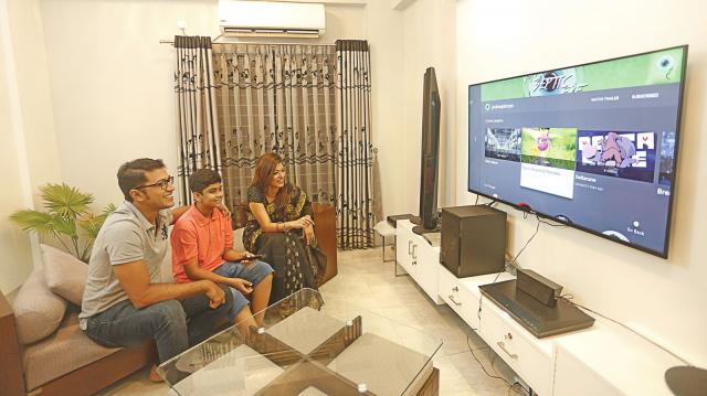 টেলিভিশনও এখন স্মার্ট